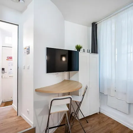 5e Entre Notre Dame & Pantheon Apartment