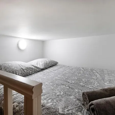 Apartment 5e Entre Notre Dame & Pantheon *