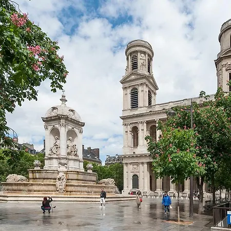 5e Entre Notre Dame & Pantheon Apartment
