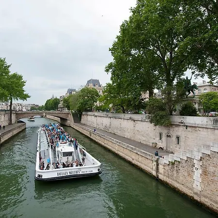 Apartment 5e Entre Notre Dame & Pantheon Paris