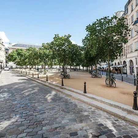 5e Entre Notre Dame & Pantheon Apartment