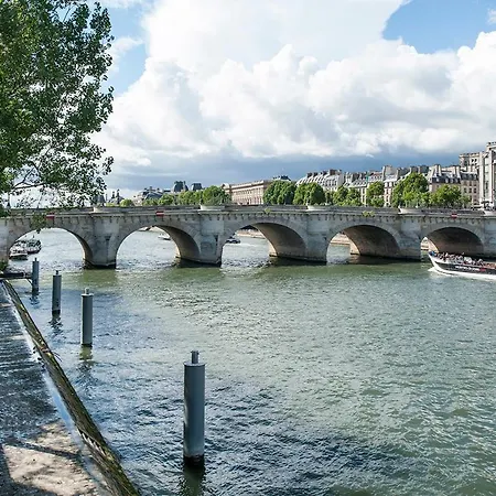 5e Entre Notre Dame & Pantheon Apartment *